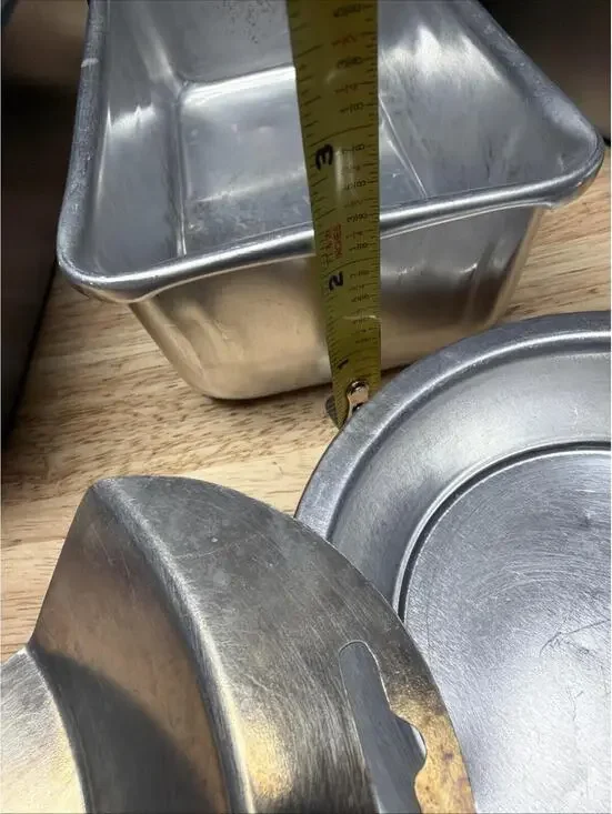 Baking Pans 3 Loaf Pans A Bake And Lift Pie Server & 2 Small 5” Pie Pans - Picture 8 of 15